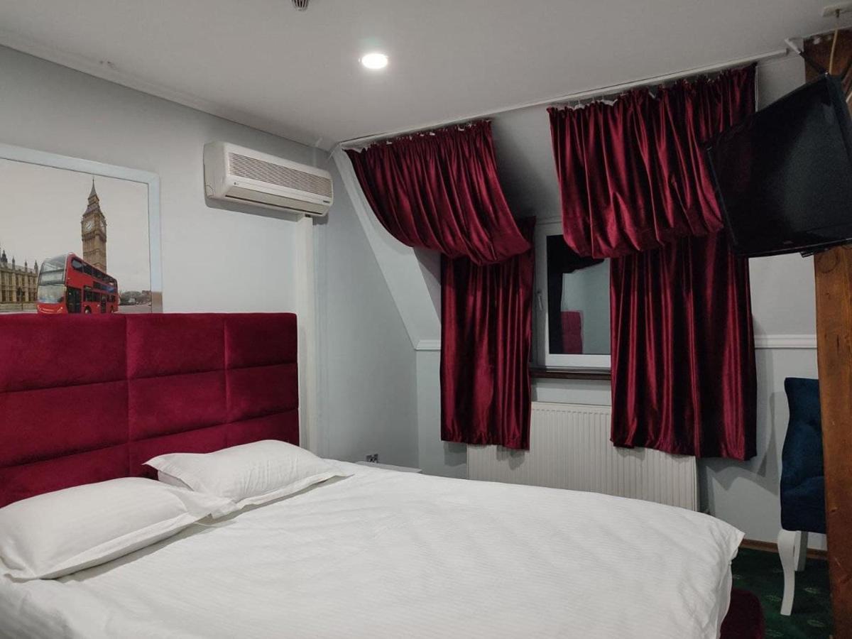 Leoton Chernivtsi Hotel Екстериор снимка