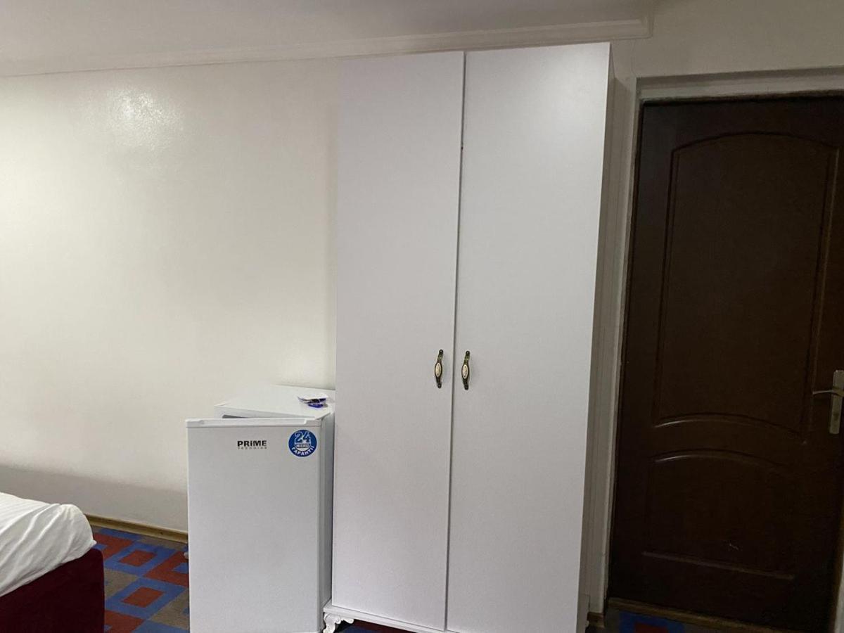 Leoton Chernivtsi Hotel Екстериор снимка