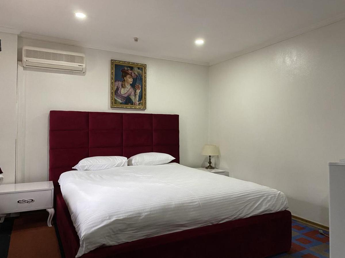 Leoton Chernivtsi Hotel Екстериор снимка